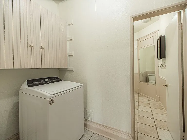 207 Midway Ave — Photo 16