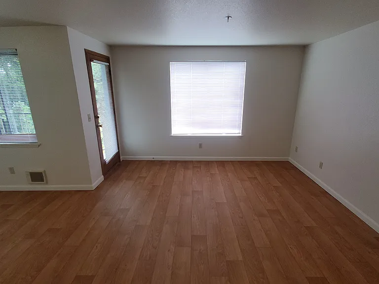 Portage Bay Apartments — Photo 17