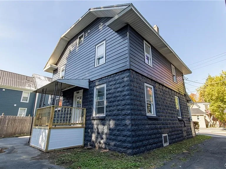 190 Flower Ave E — Photo 30