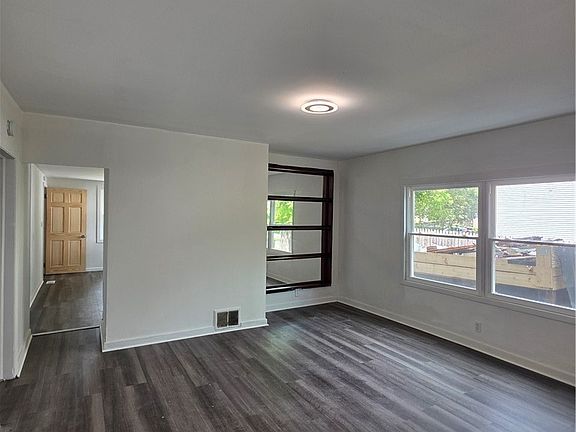 5th image of 1626 Miller St