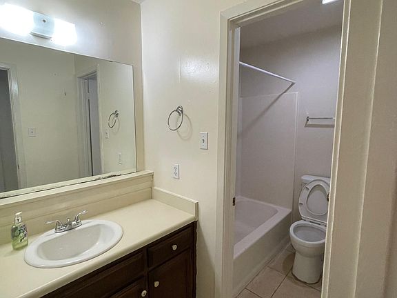 4th image of 2710 Smith Blvd