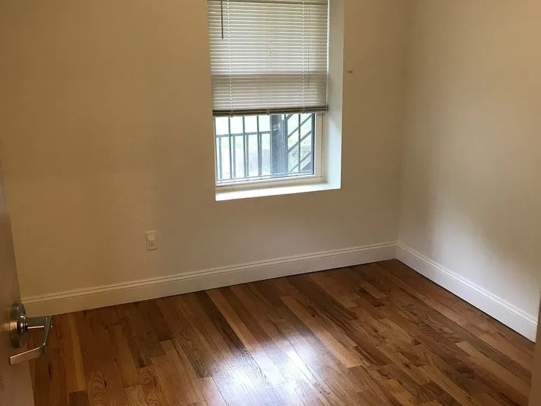 555 Winchester Ave — Photo 6