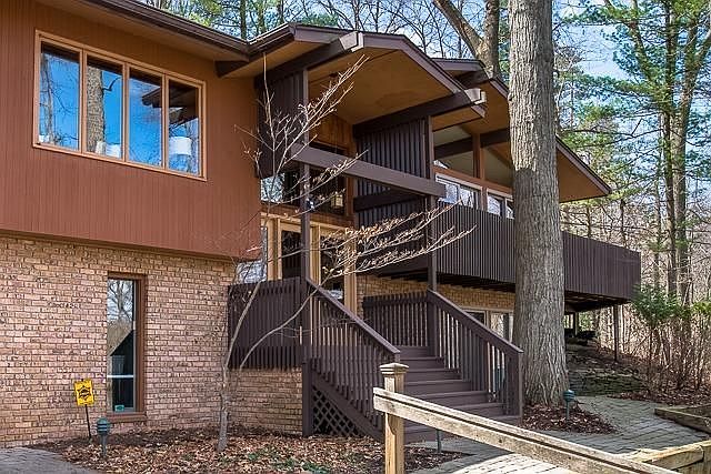 1st image of 212 Riverview Dr