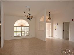 4th image of 411 NE 16th Pl