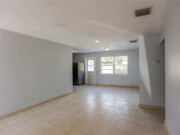 3rd image of 221 NE 26th Ct