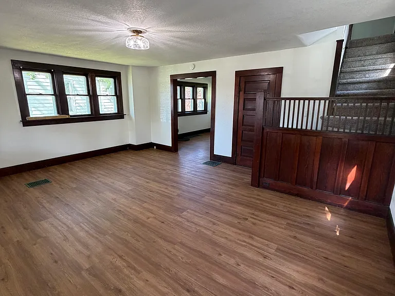 407 S High St — Photo 2