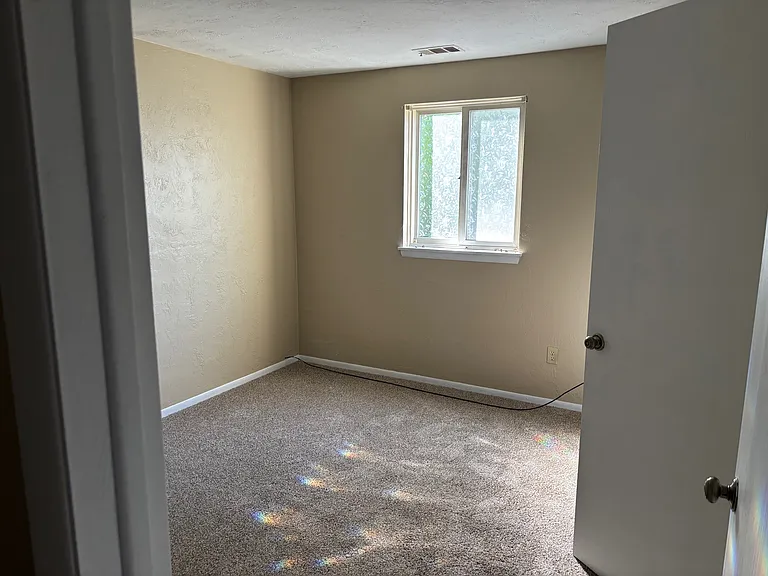 102 Greenwood Dr — Photo 5