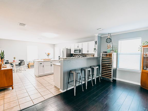 Dining/Kitchen