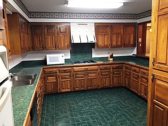 2nd image of 1020 Live Oak Cir