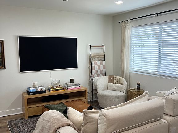 3rd image of 1253 23rd St Unit 4