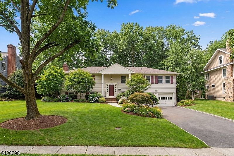 1st image of 61 Barchester Way