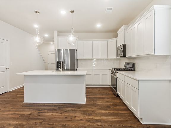 2nd image of 503 Blue Jay Way