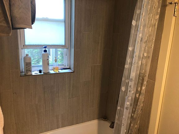 3rd image of 511-513 W Belmont Ave #22