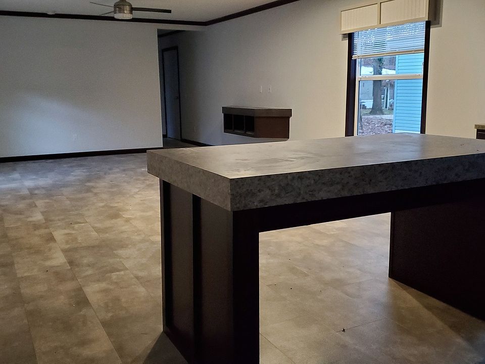 2nd image of 13897 Oakwood Cir #211