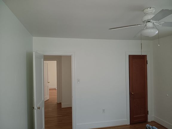 3rd image of 511 Lyons Ave