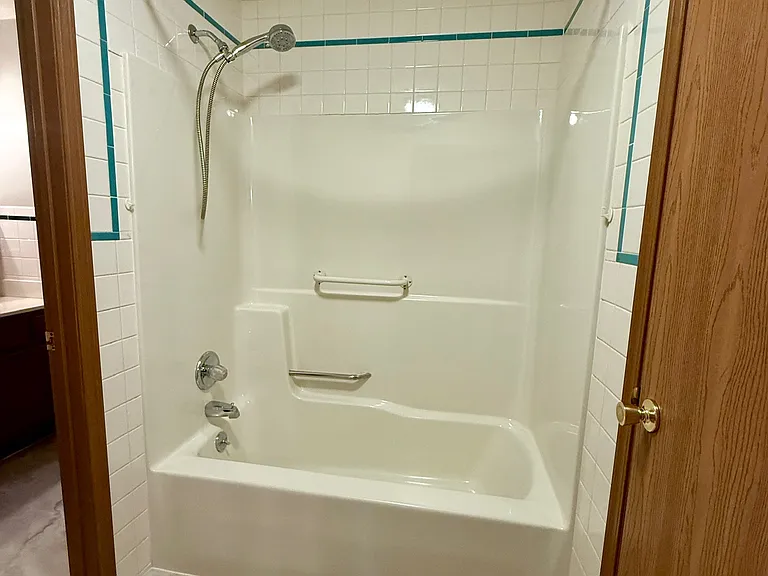 4430 Ridgewood Rd E — Photo 10