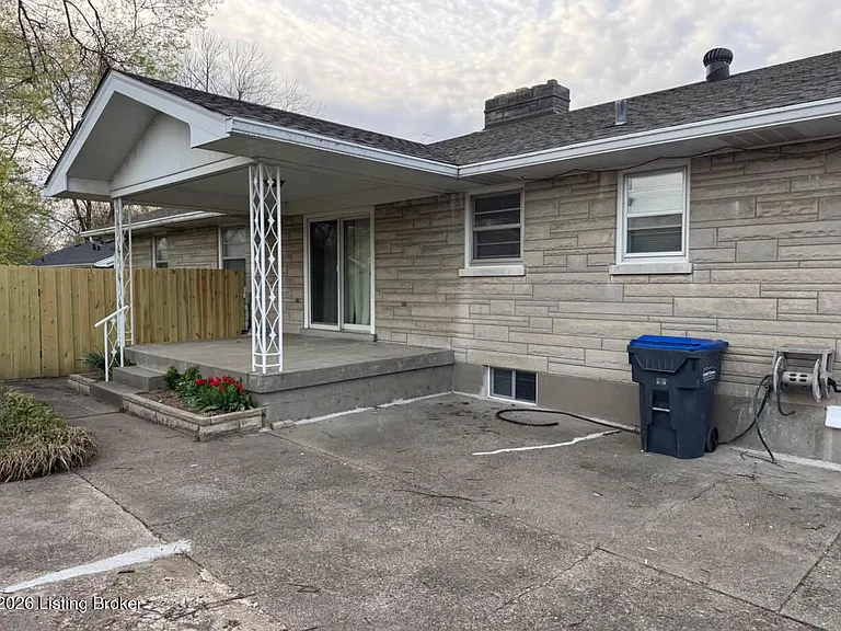 4916 Oak Park Dr — Photo 6