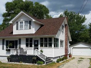 555 S Pine St, Hemlock, MI 48626