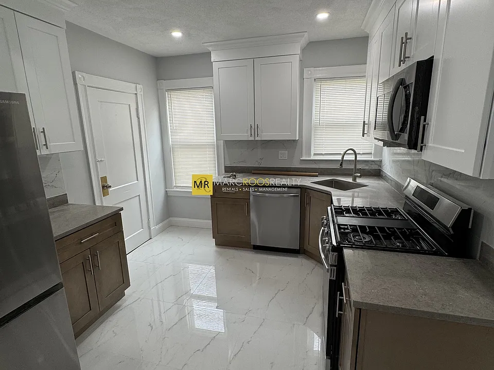 16 Hamilton Rd #2