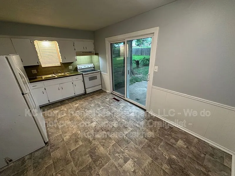2 bed, 1.0 bath, $1,295 — Photo 3