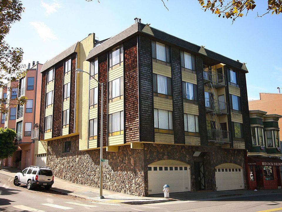 1st image of 125 Bay St APT 12