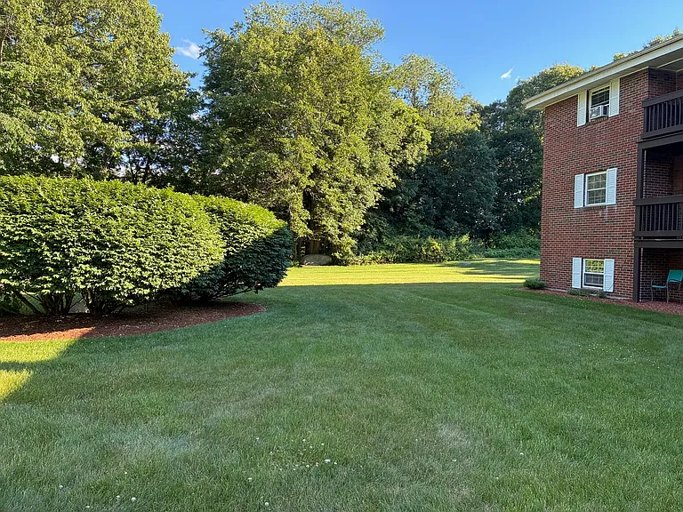 39 Pleasant St — Photo 3