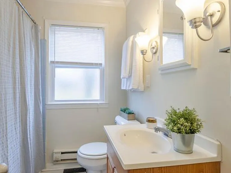 312 Primrose Dr — Photo 2
