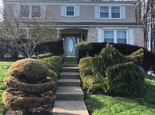 136 Old Suffolk Dr, Monroeville, PA 15146