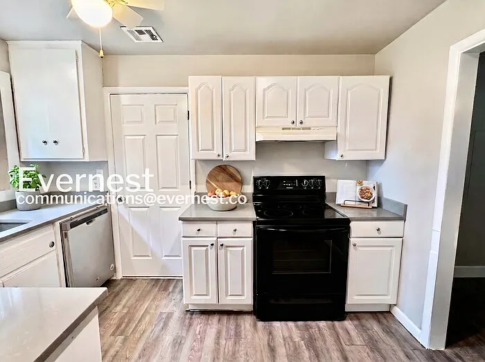 802 N Birch St — Photo 5