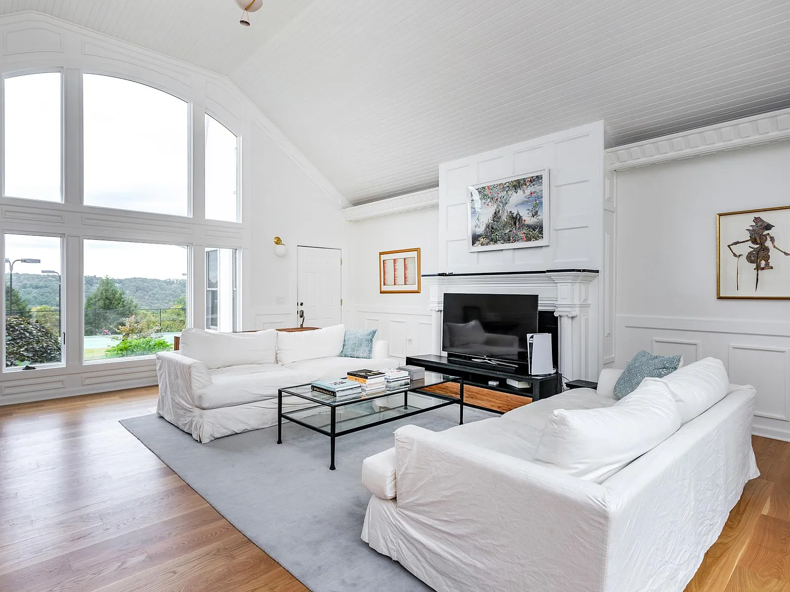 4 bed, 2.5 bath, 4734 sqft, $30,000 — Photo 3