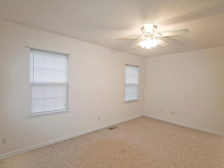 103 W Ivybridge Dr — Photo 15