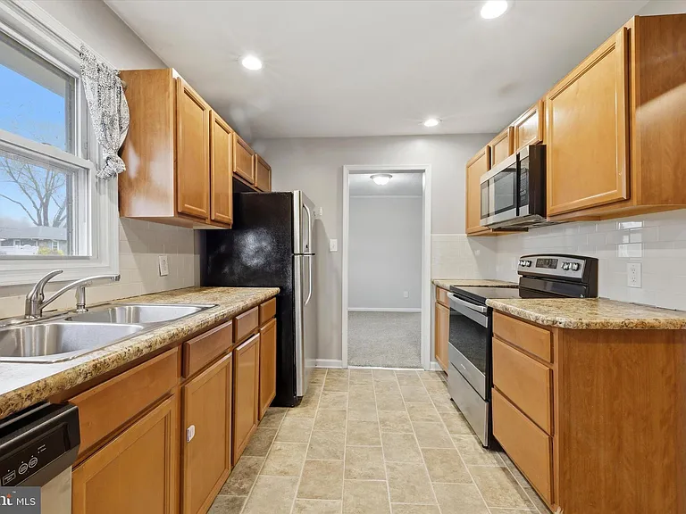 3832 Frances Ave — Photo 7
