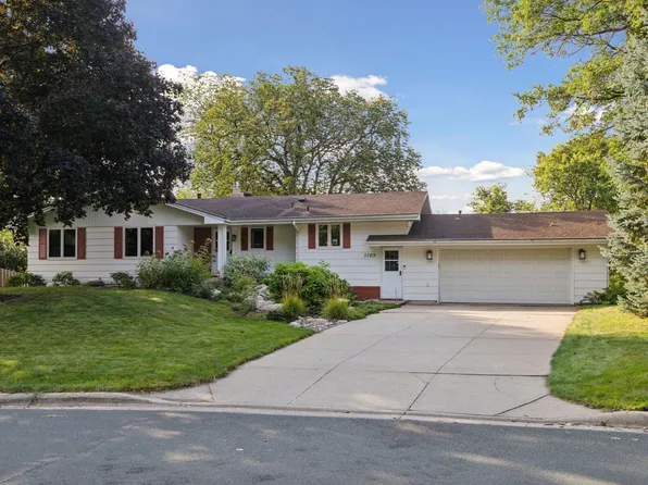 3709 W 104th St, Bloomington, MN 55431
