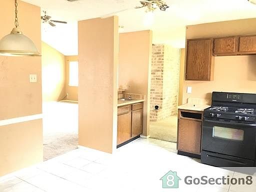 4th image of 1818 Grand Park Dr