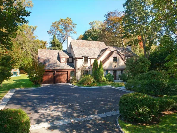 530 Manhasset Woods Road, Manhasset, NY 11030