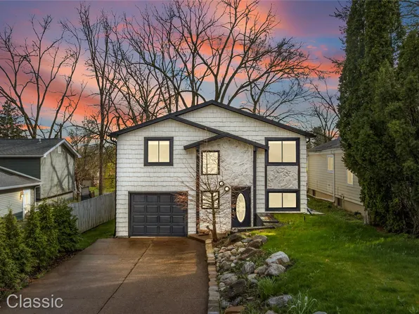 2149 Sunny Crest Dr, West Bloomfield, MI 48323