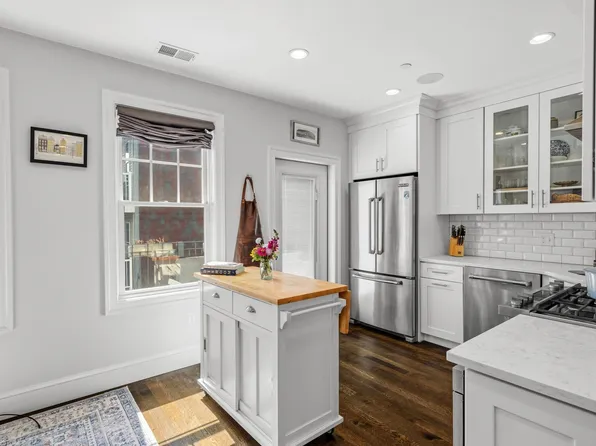 213 W 5th St #2, Boston, MA 02127