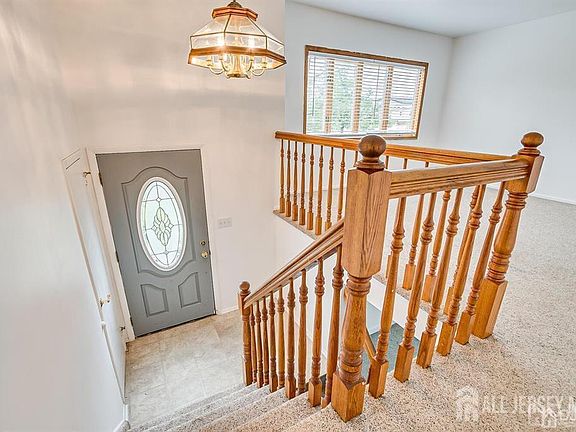4th image of 559 Wood Ave