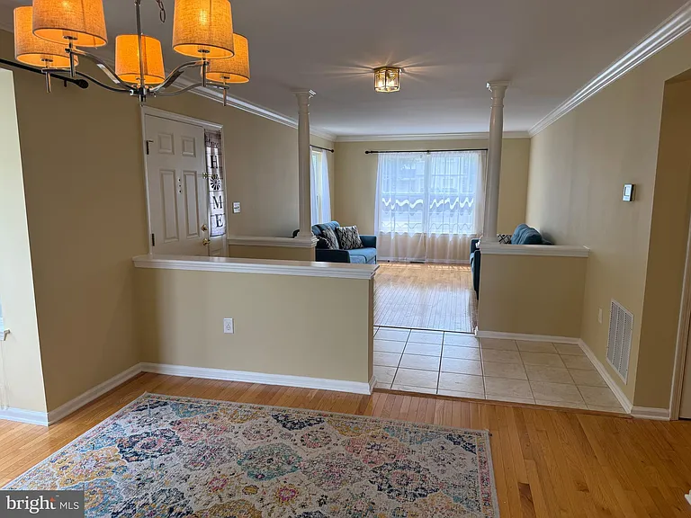233 Fountayne Ln — Photo 7