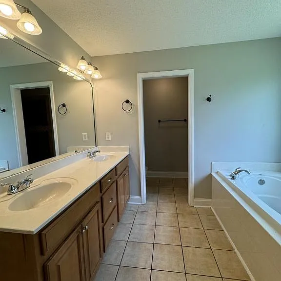 204 Mahan Dr — Photo 23