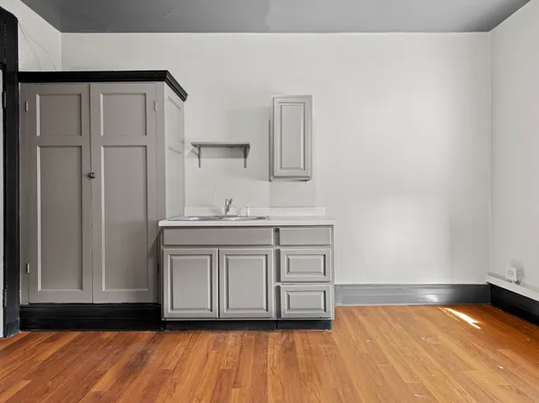 Howard Street Apartments