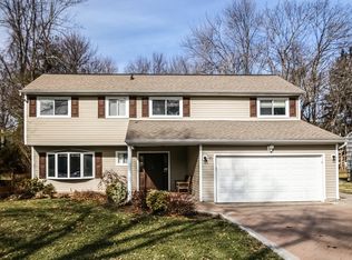 10 Dora Ln, New Rochelle, NY 10804