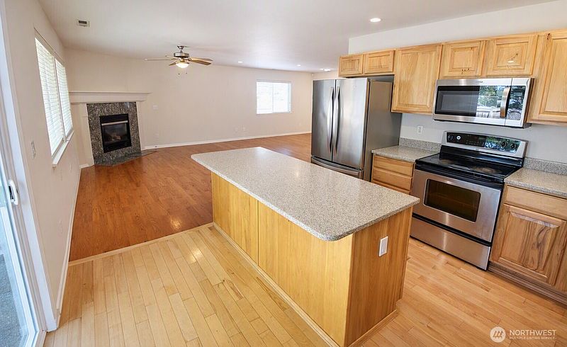 4th image of 1160 Hudson Street