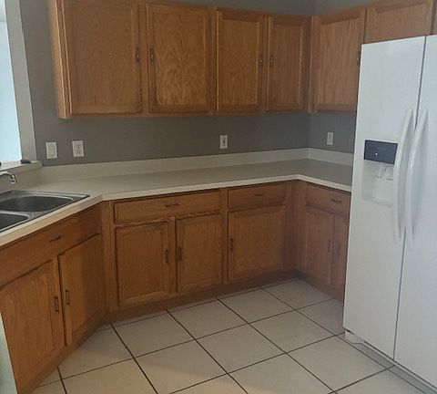 4th image of 1751 Amboy Dr