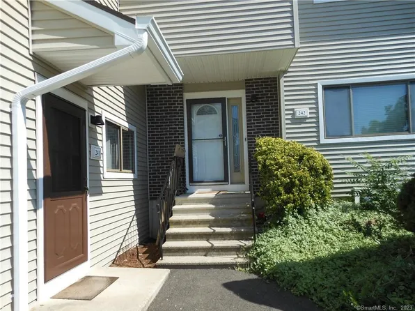 242 Shagbark Drive #242, Derby, CT 06418