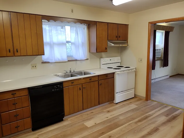 824 Arbor St — Photo 6