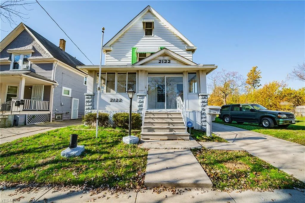 2122 W 103rd St photo 1