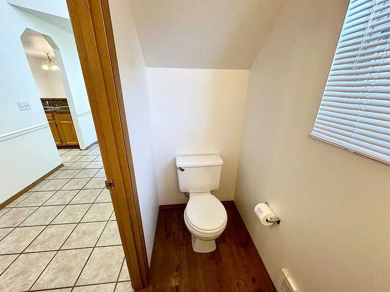 2103 N Yellowstone St — Photo 9