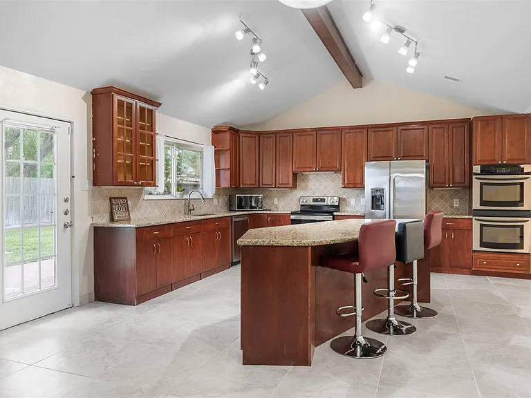 14702 Westway Ln — Photo 8
