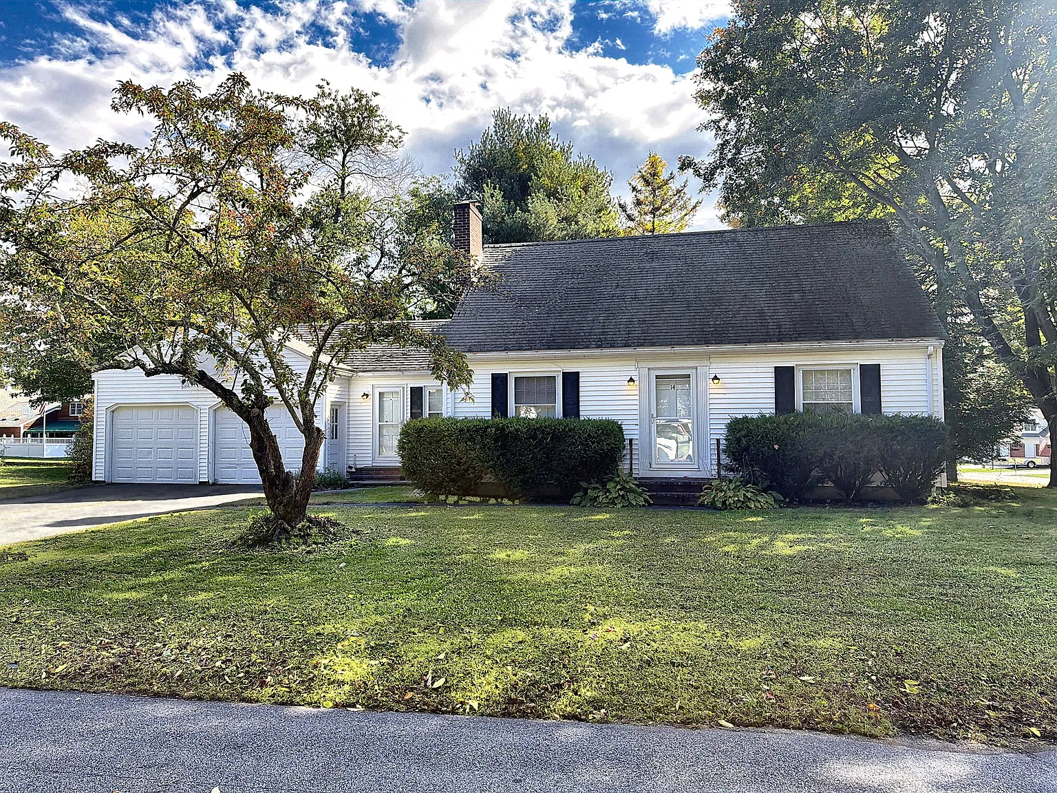 14 Meadowview Rd — Photo 1